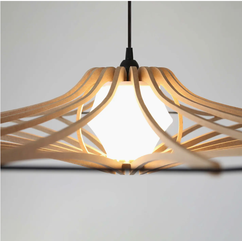 L’Ode Solaire – Grande Suspension Sculpturale en Fibre de Bois (90 cm)